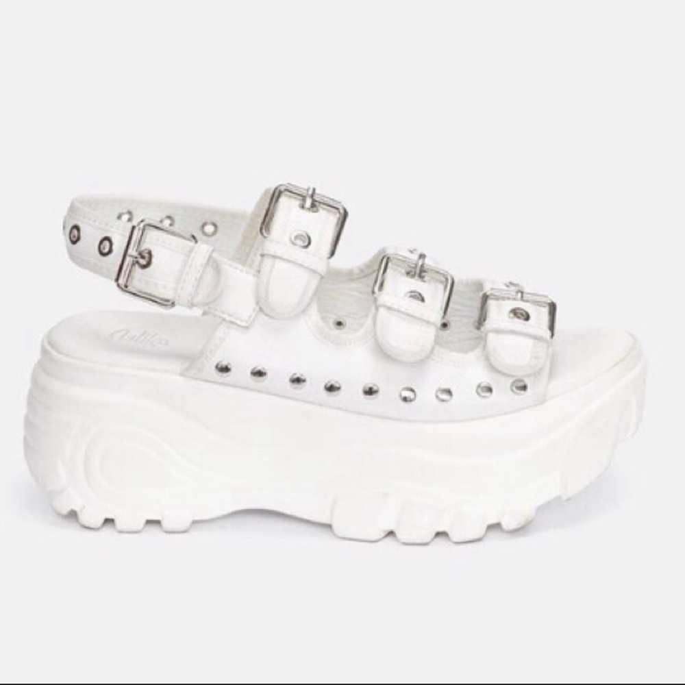 Adika platform sandels